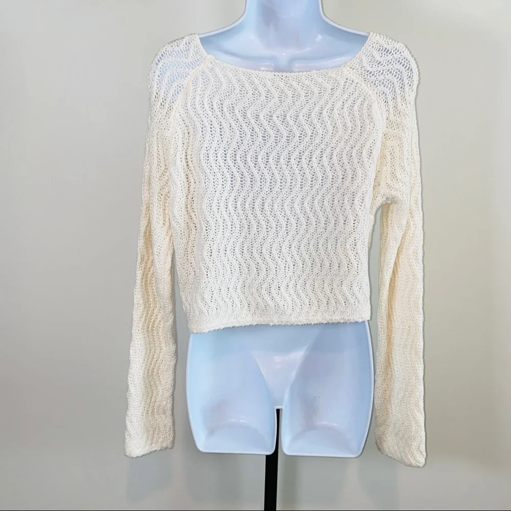 🔥 FREE w PURCHASE 🔥 White Zigzag Crochet Sweater Size S